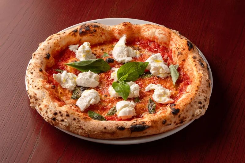Ropogós Bufala D.O.P. pizza bivalymozzarellával, 21. kerület