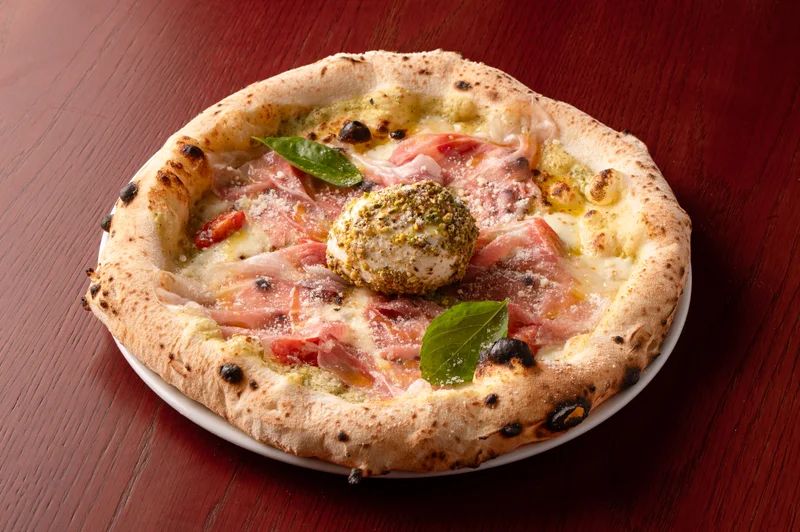 Pisztáciás burrata pizza pármai sonkával, Csepel