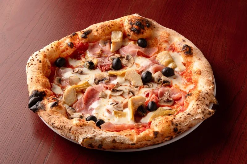 Kézműves capriciosa pizza articsókával és gombával, Csepel