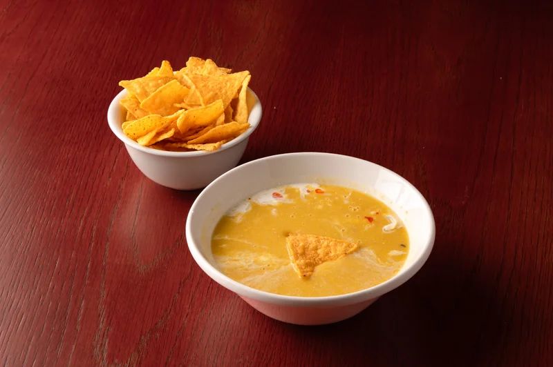 Krémes kukoricaleves tortilla chipsszel, olasz étterem XXI. kerület