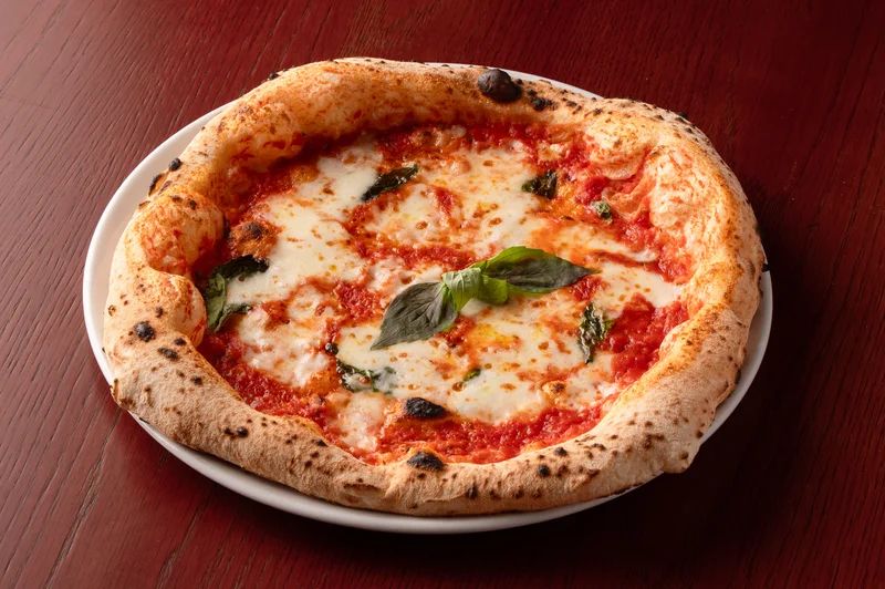 Klasszikus margherita pizza ropogós széllel, Csepel