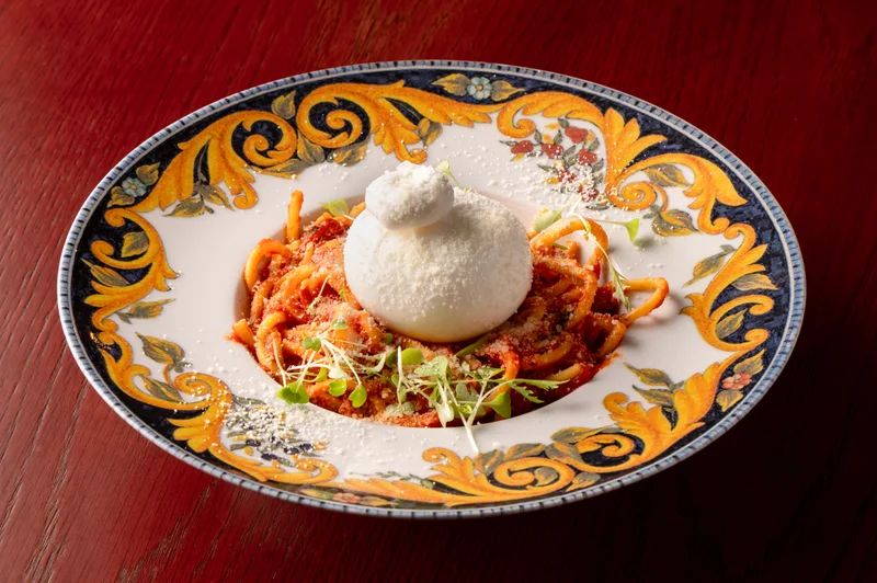 Spaghetti alla chitarra paradicsommal és burratával, olasz étterem Csepel