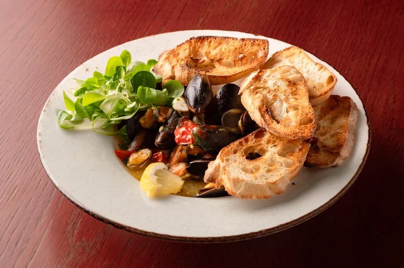 Fokhagymás fehérboros fekete kagyló, cozze alla marinara, Cavallino Csepel