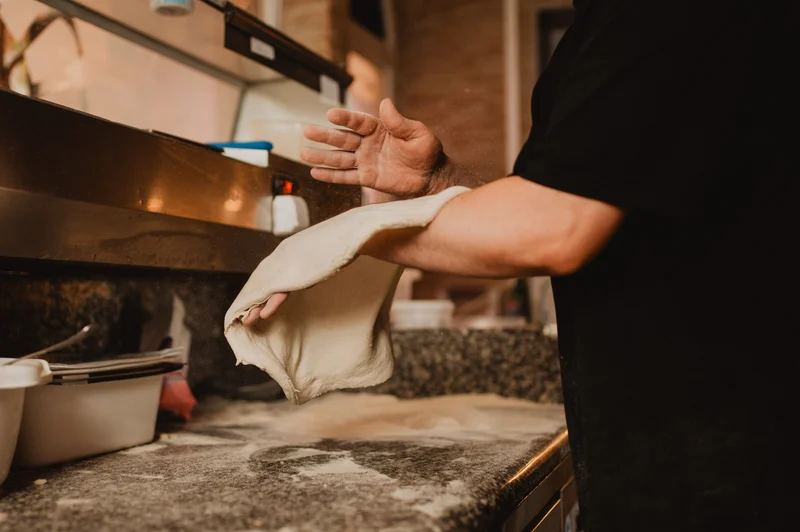 kézműves pizza tészta készítése, cavallino pizzeria,21 kerulet