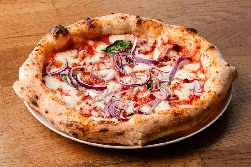 Amatriciana pizza pancettával és chilivel, Fermento Budapest 1. kerület