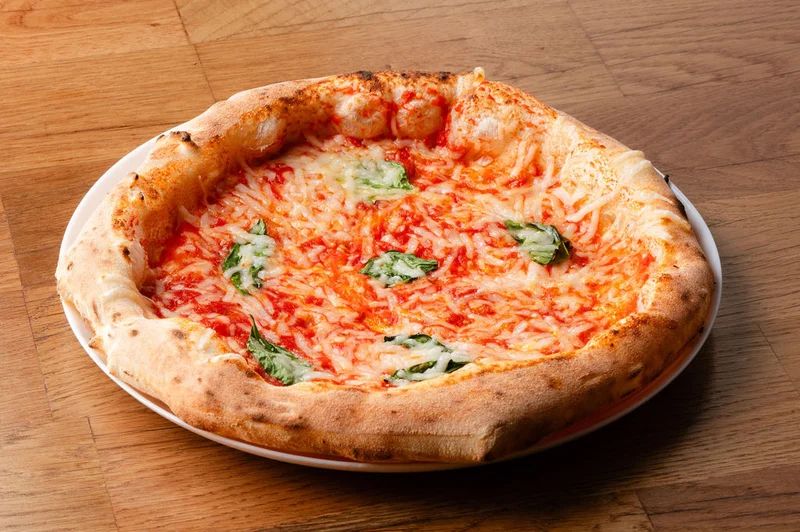 Vegán Margherita pizza növényi mozzarellával, Fermento Budapest