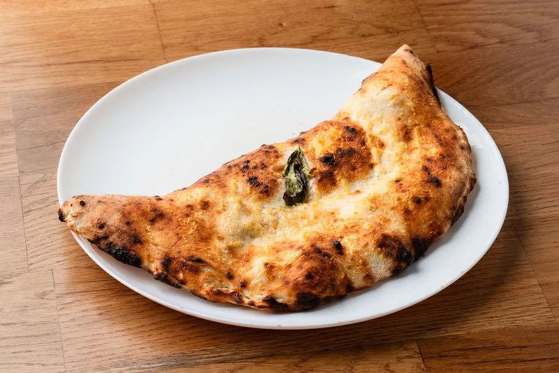 Napolitana calzone nápolyi raguval, Fermento pizzéria Buda